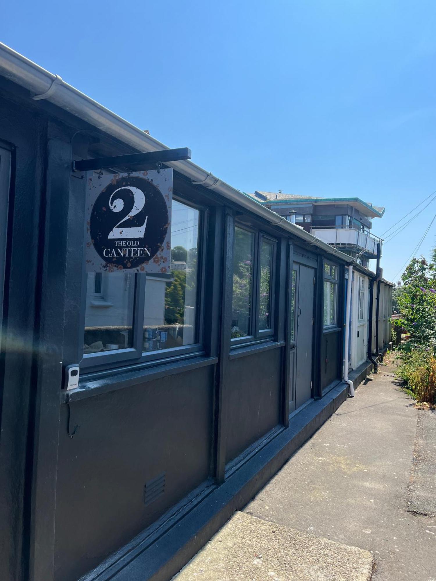 2 The Old Canteen, Two Minute Walk To Beach ライム・レジス エクステリア 写真