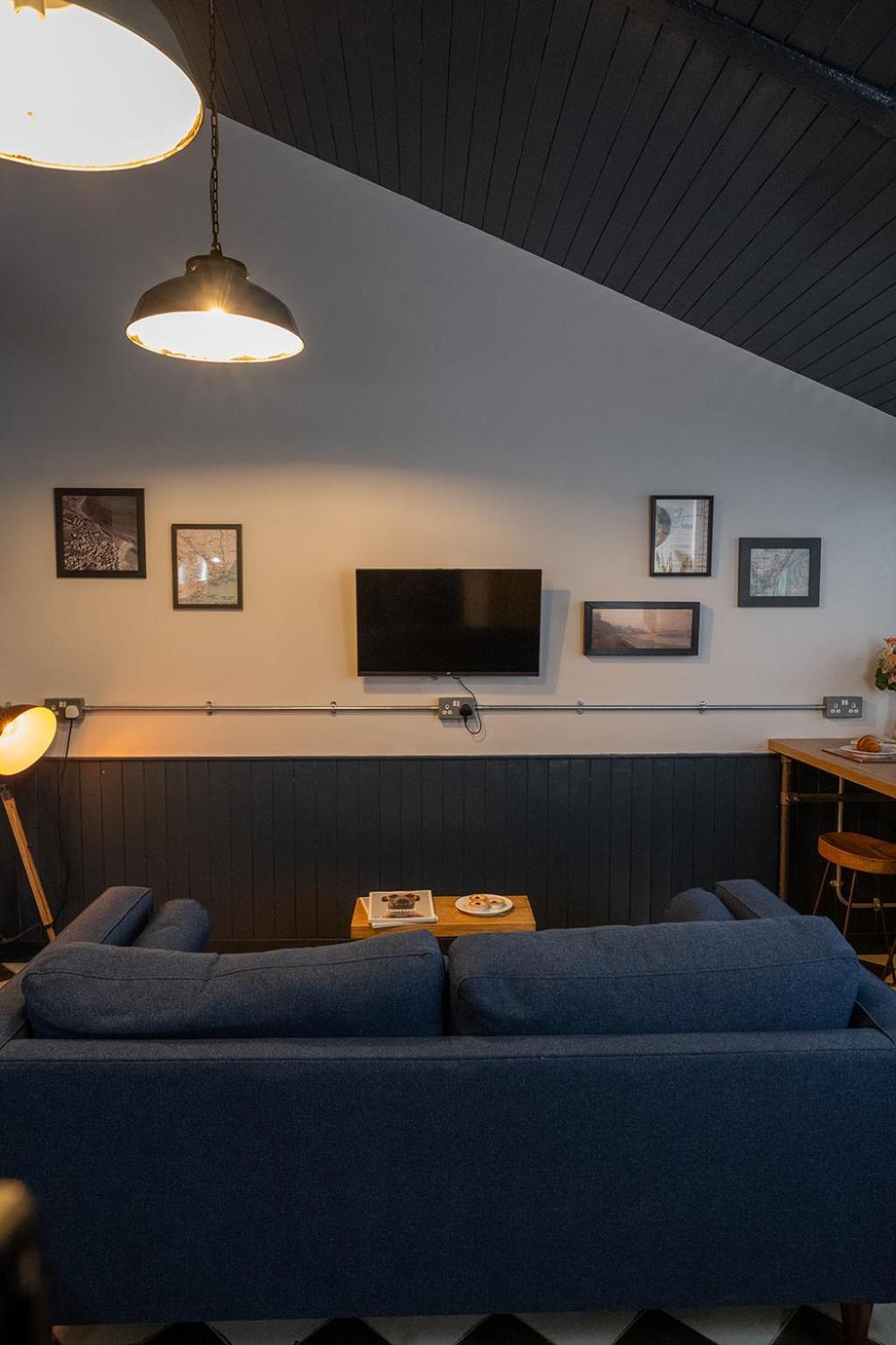 2 The Old Canteen, Two Minute Walk To Beach ライム・レジス エクステリア 写真
